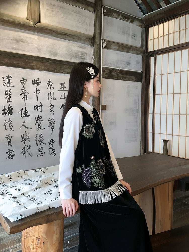 Yailla Versatile New Chinese Style Rich and Noble Elegance Mulberry Silk Embroidered Ball Vest for Women Autumn New Style V-Neck Retro Tassel Vest Niche Design Tang Coat Suit - Image 5